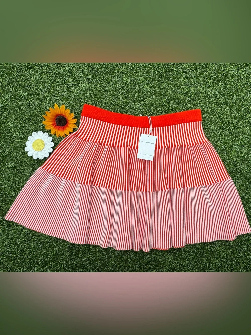NWT Striped Pleated Ribbed Knit Skirt L Free Assembly